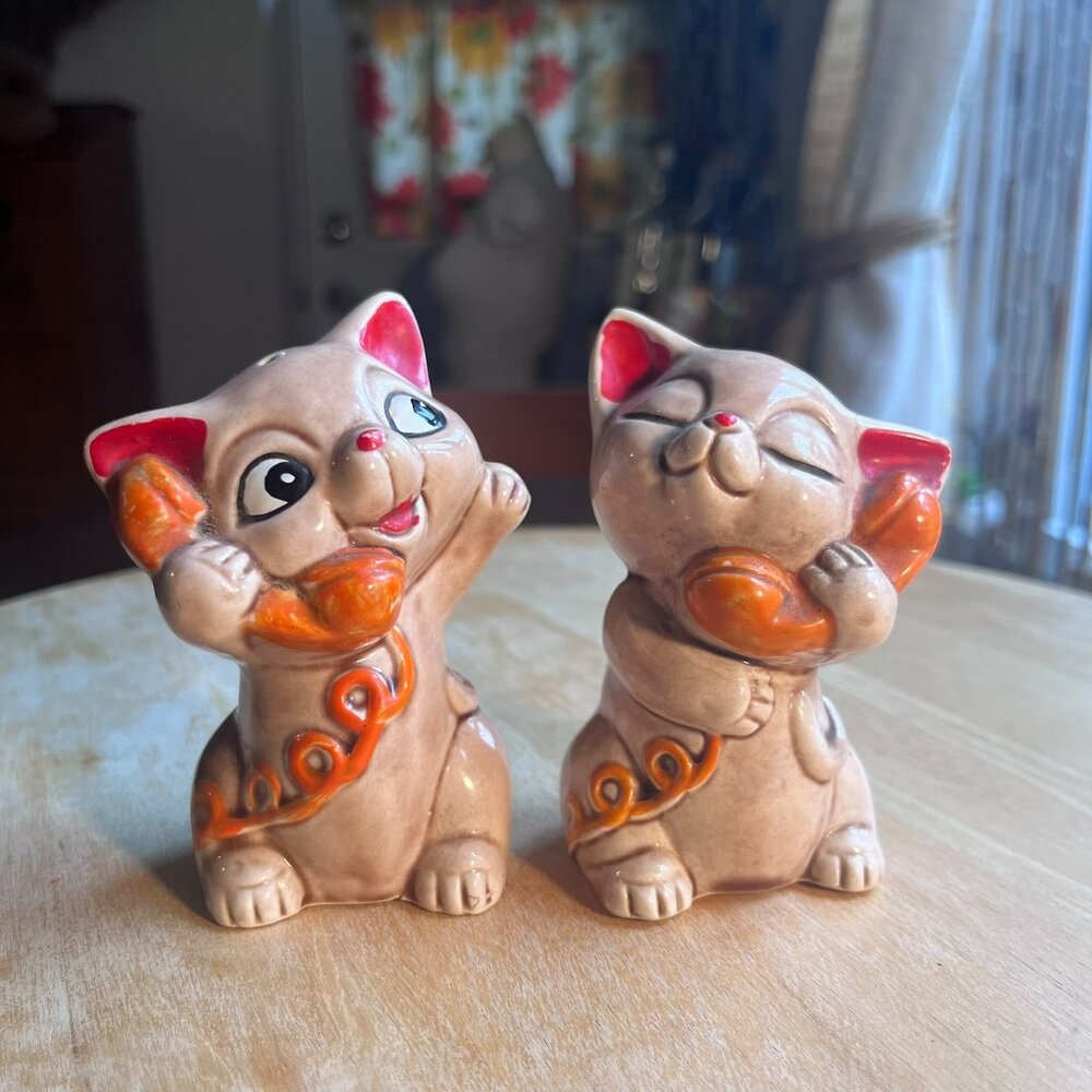 *(VC) Vintage. Collectible. Anthropomorphic Cats. Salt & Pepper Shakers.